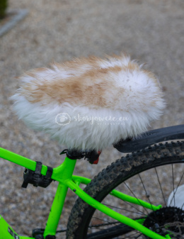 Nakładka/ pokrowiec na siodełko rowerowe - jasny muflon, biały