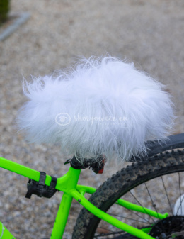 Nakładka/ pokrowiec na siodełko rowerowe - biały island (długi włos)