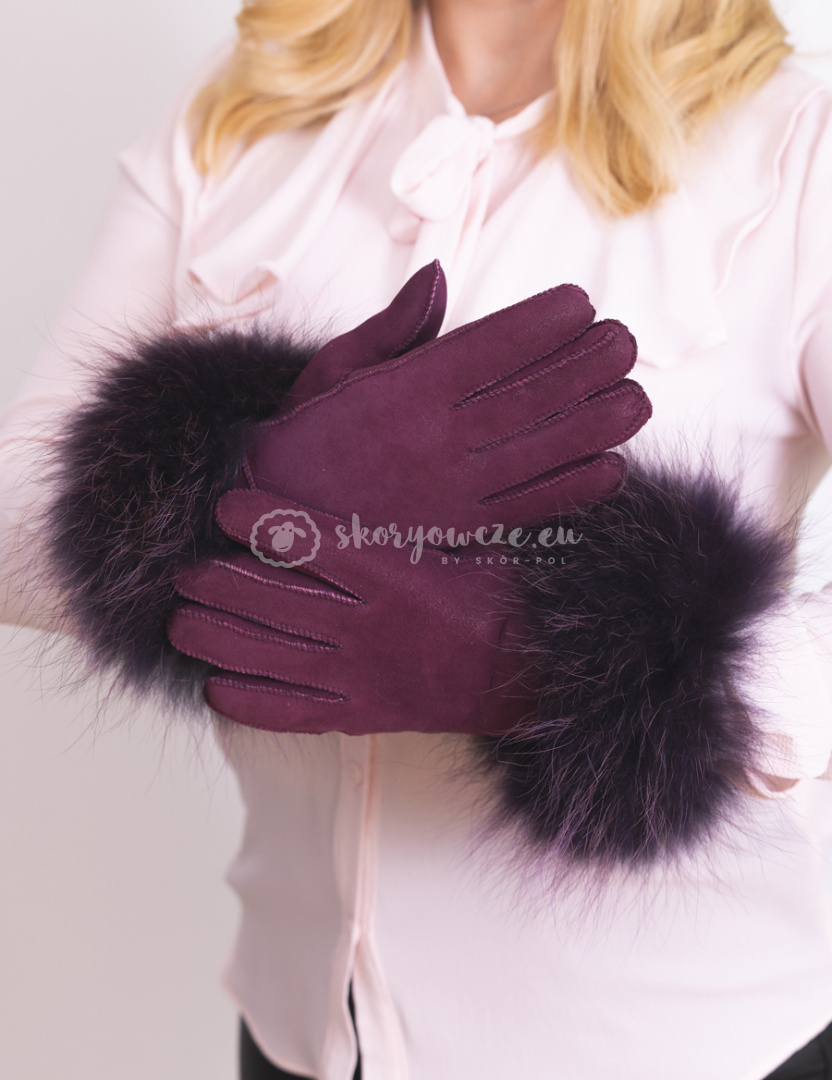 Plum-colored women's leather gloves with fur trim Plum-colored women's leather gloves with fur trim