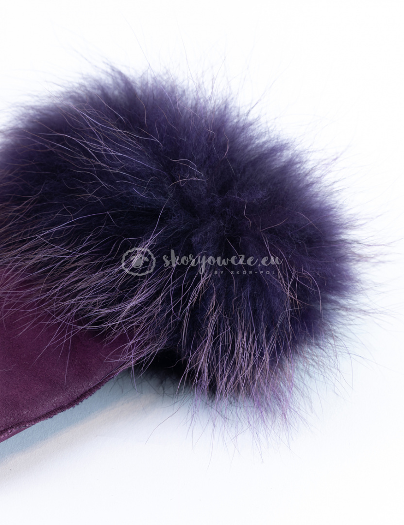 Plum-colored women's leather gloves with fur trim Plum-colored women's leather gloves with fur trim