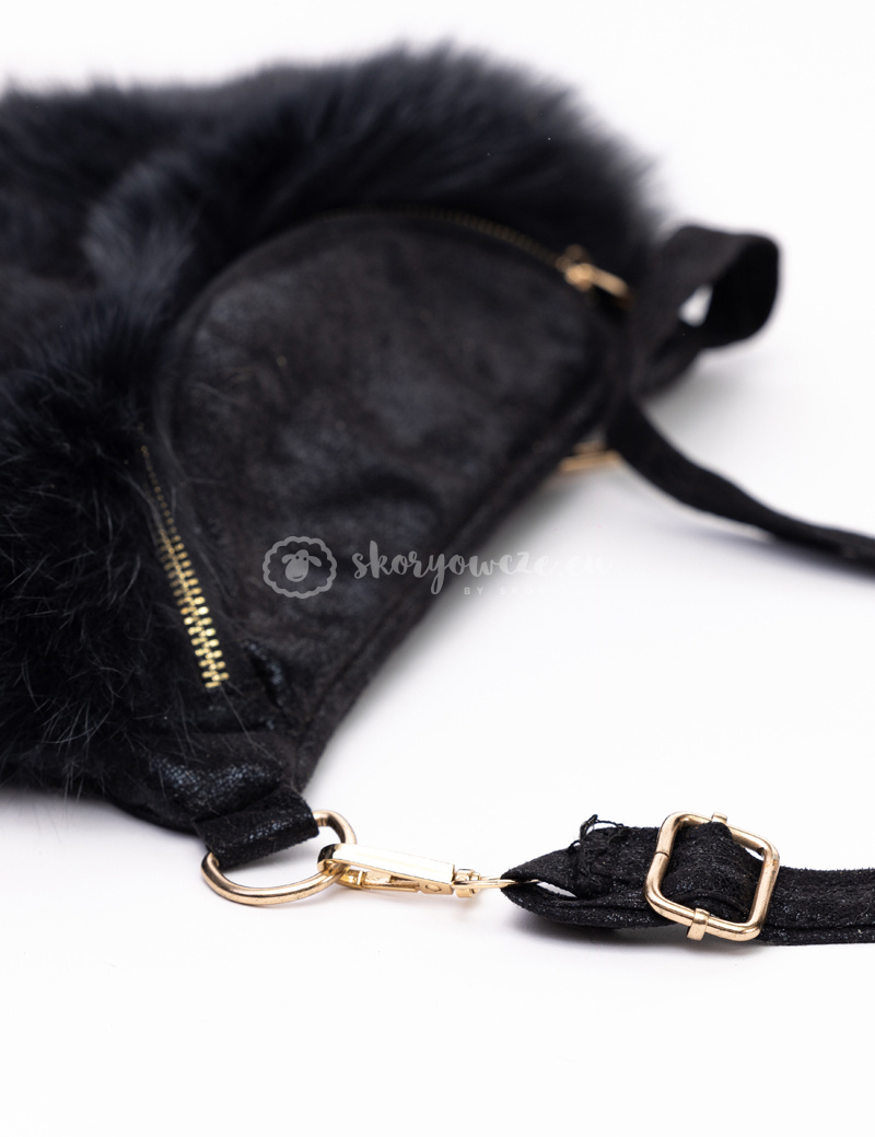 Leather kidney purse with fox fur Leather kidney purse with fox fur