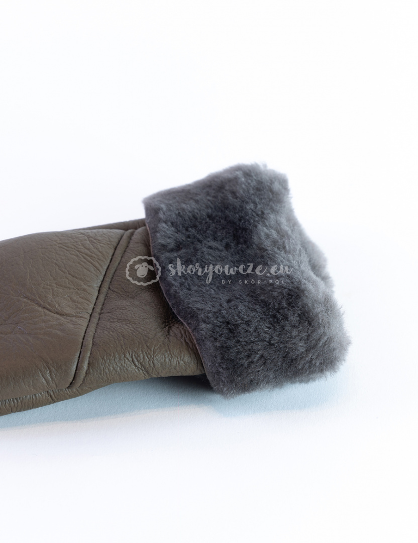 Women's dark brown lambskin mittens with dark grey fur Women's dark brown lambskin mittens with dark grey fur