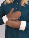 Brązowe karmelkowe rękawiczki jednopalczaste ze skóry jagnięcej żywicowanej z jasnym futerkiem