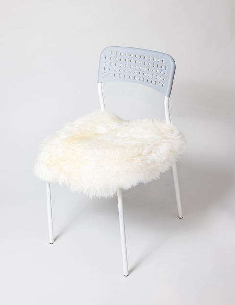 Nakładka na krzesło ze skóry owczej - biała