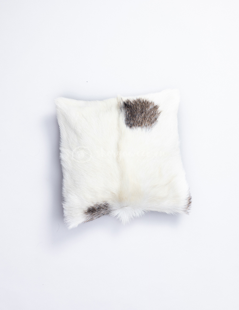 Decorative pillow made of goatskin 40x40 cm Decorative pillow made of goatskin 40x40 cm