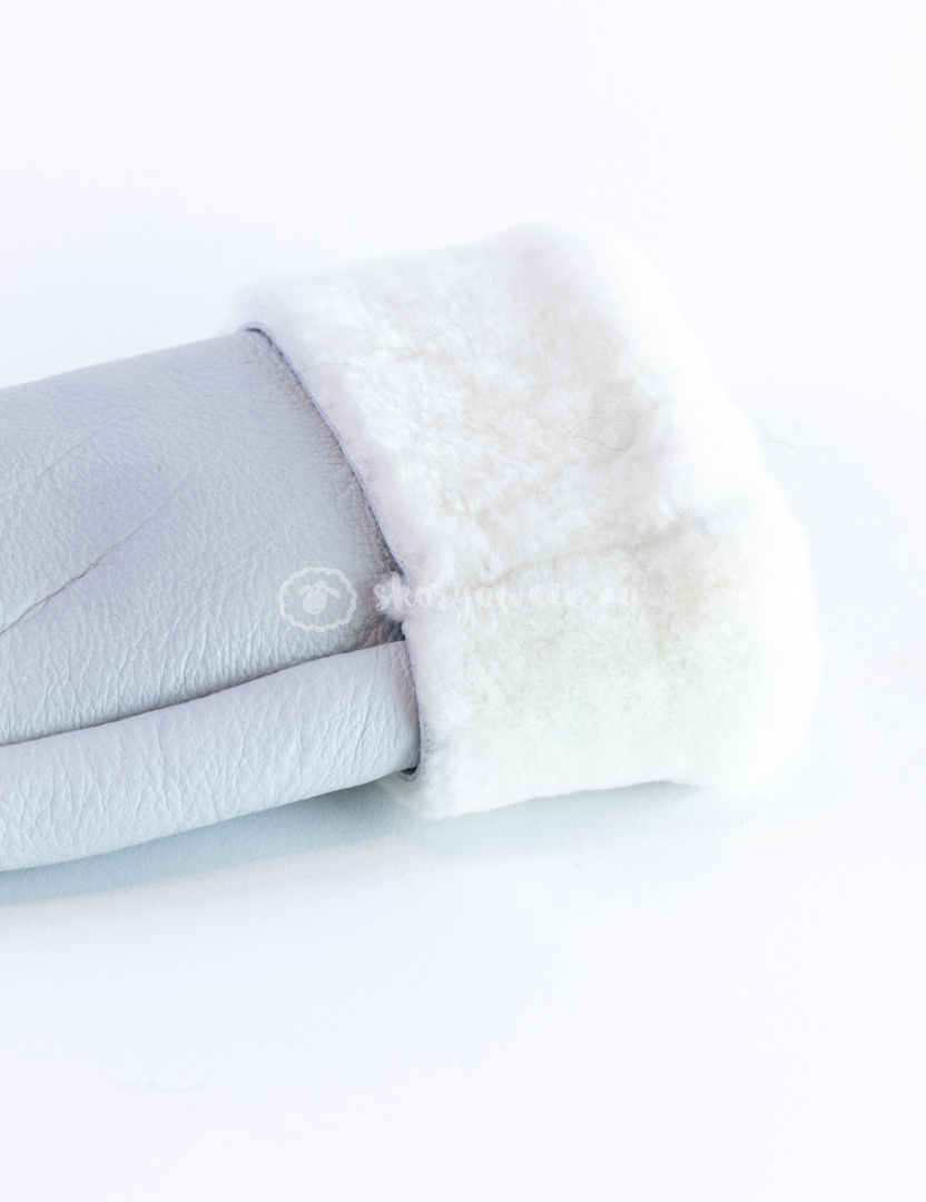 Women's sky-blue mittens with white fur Women's sky-blue mittens with white fur