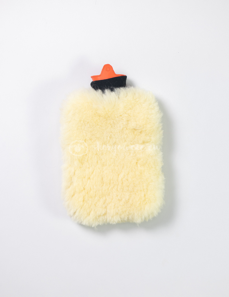 Hot water bottle with sheepskin cover - relugan Hot water bottle with sheepskin cover - relugan