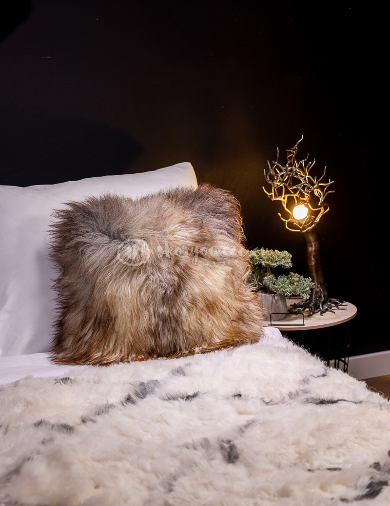 Decorative Sheepskin Pillow / Black Decorative Sheepskin Pillow / Black