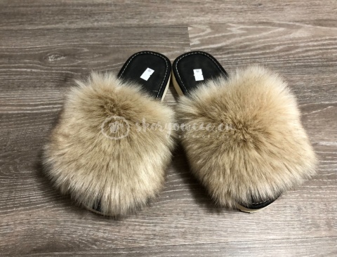 Klapki futrzane pantofle sztuczne futerko / beżowe