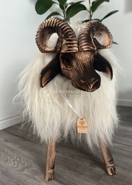 Krzesło - baran dekoracyjny / biały / opalany