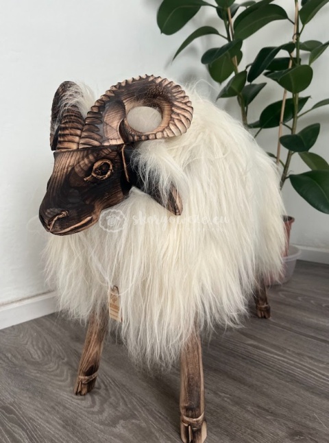 Krzesło - baran dekoracyjny / biały / opalany
