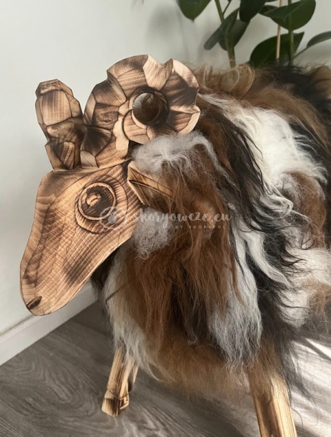 Krzesło - baran dekoracyjny / opalany