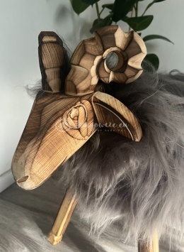 Krzesło - baran dekoracyjny / opalany